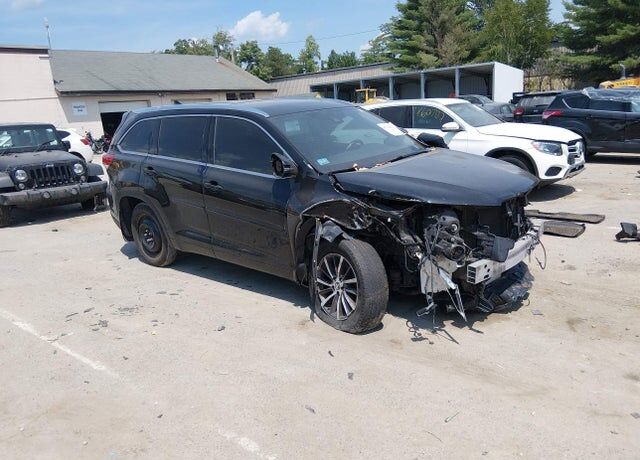 2017 TOYOTA Highlander