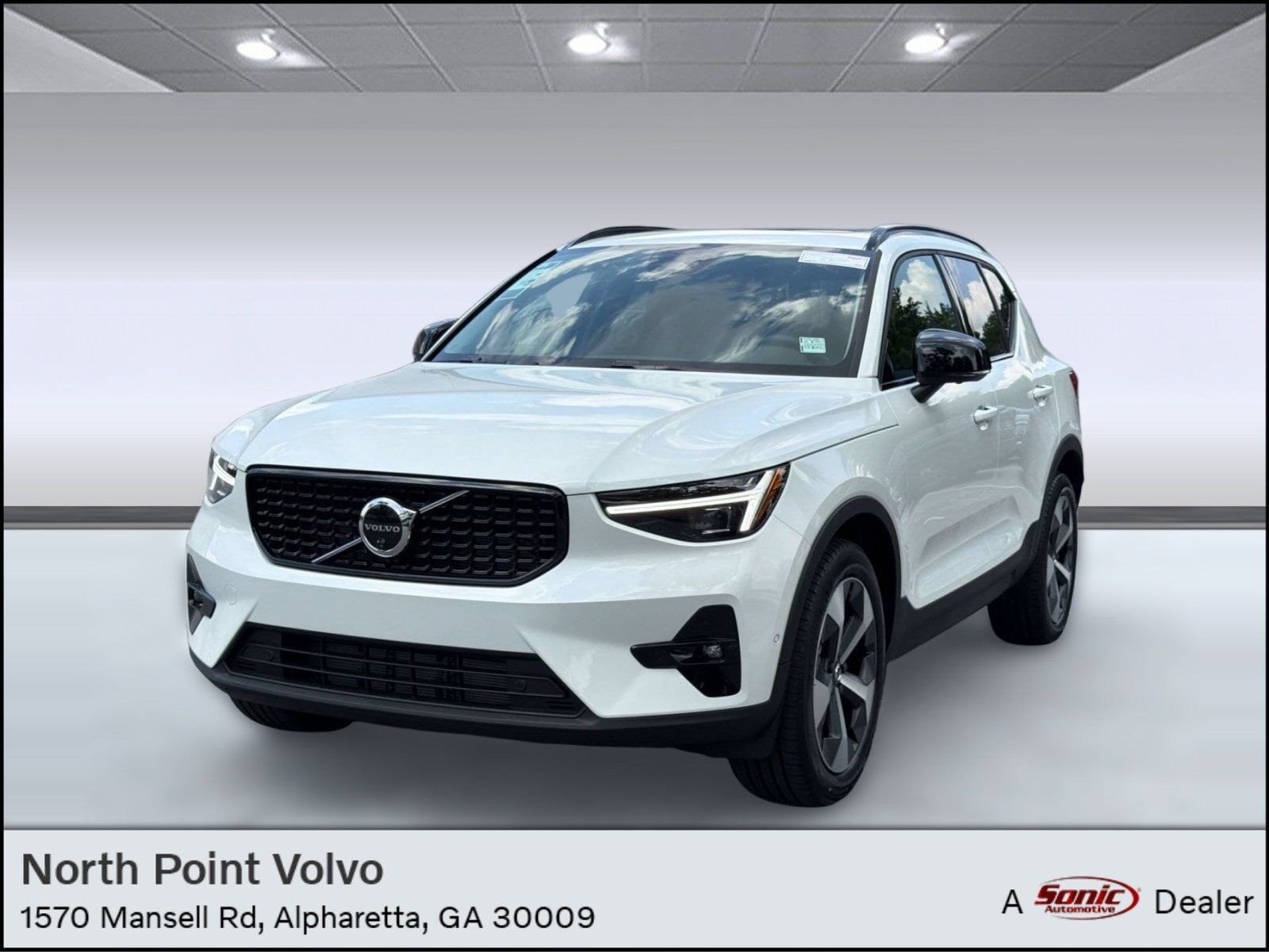 2026 VOLVO XC40