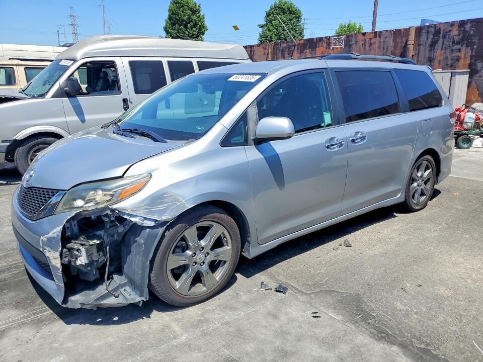 2017 TOYOTA Sienna