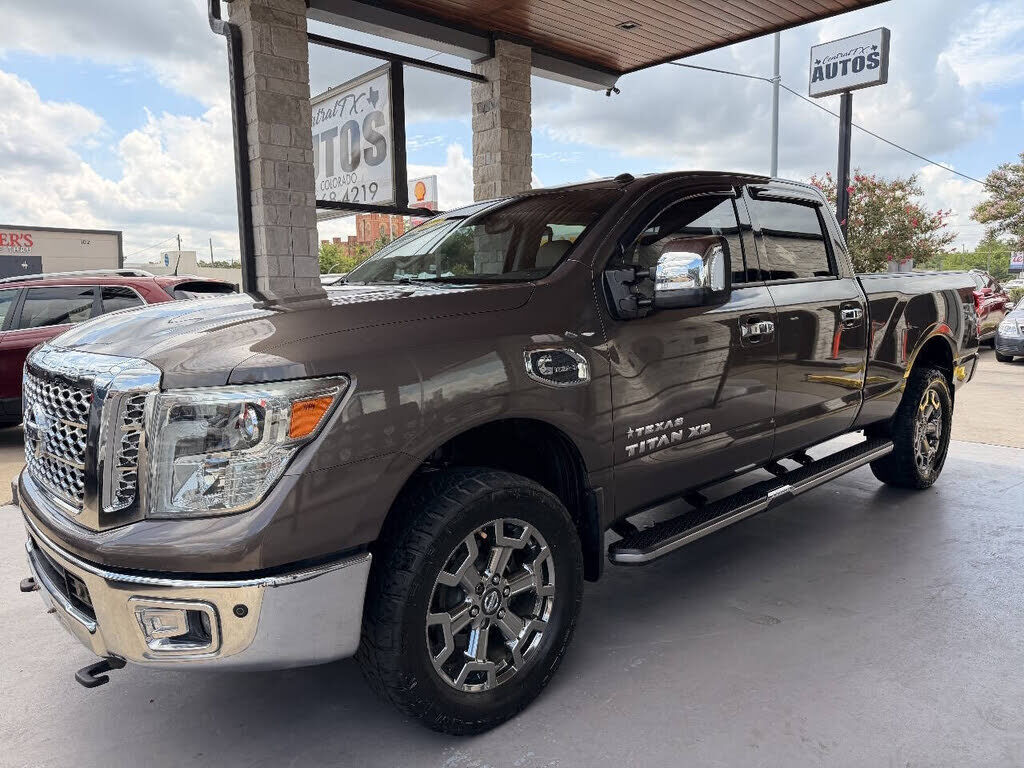 2017 NISSAN Titan
