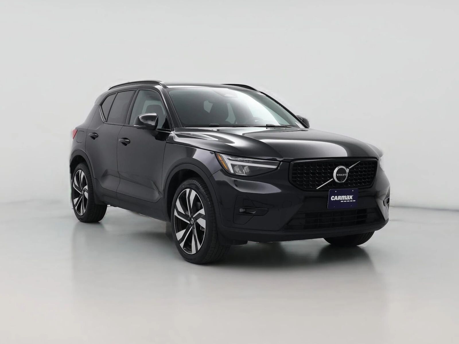2025 VOLVO XC40