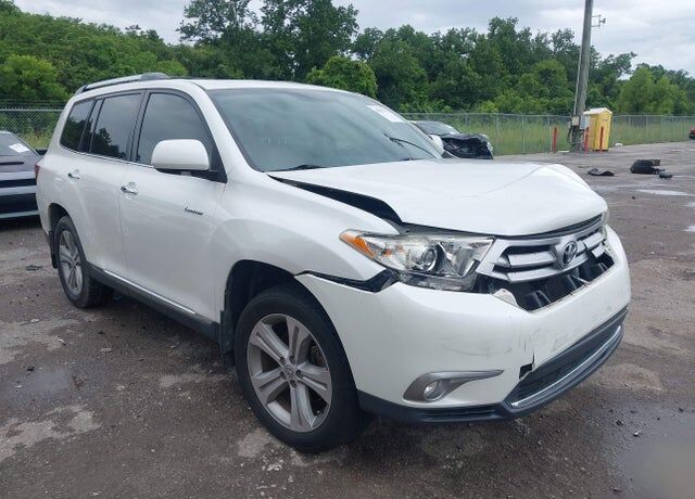 2013 TOYOTA Highlander