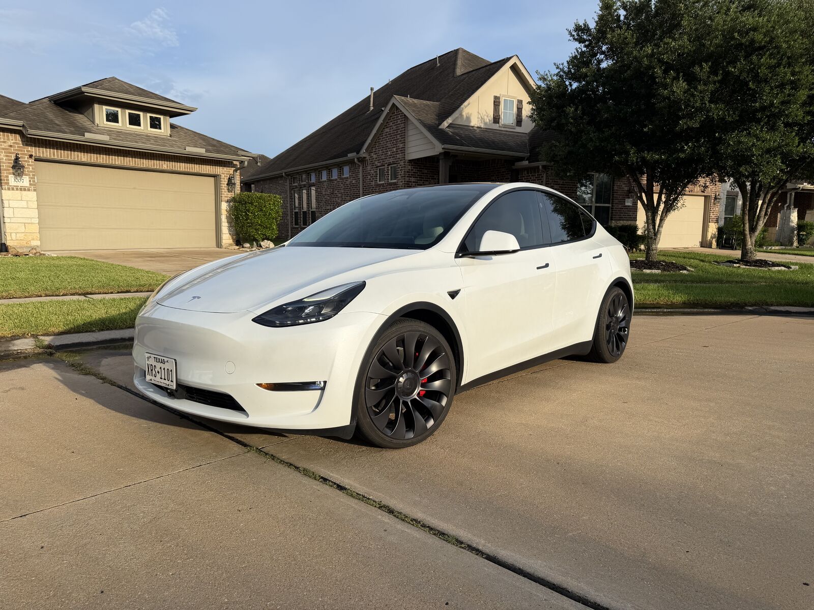 2025 TESLA Model Y