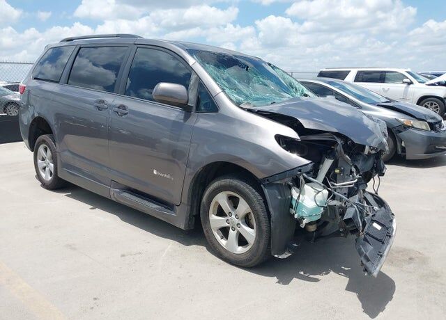 2015 TOYOTA Sienna