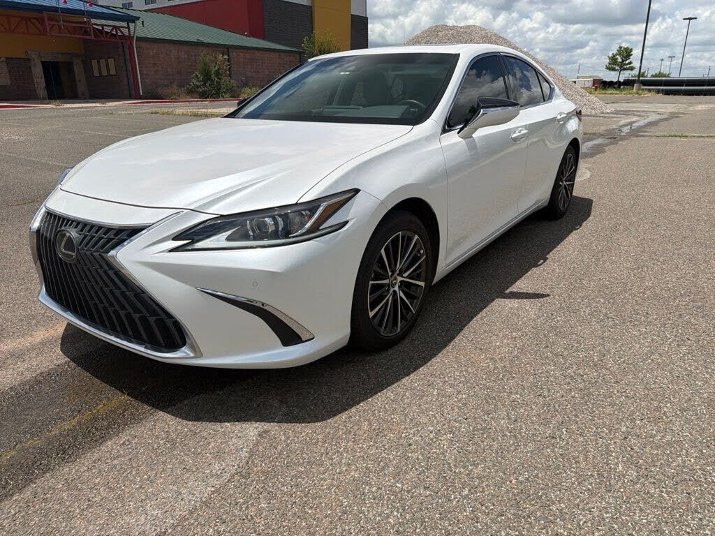 2025 LEXUS ES