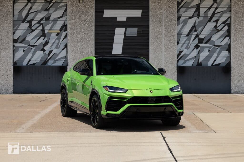2022 LAMBORGHINI URUS