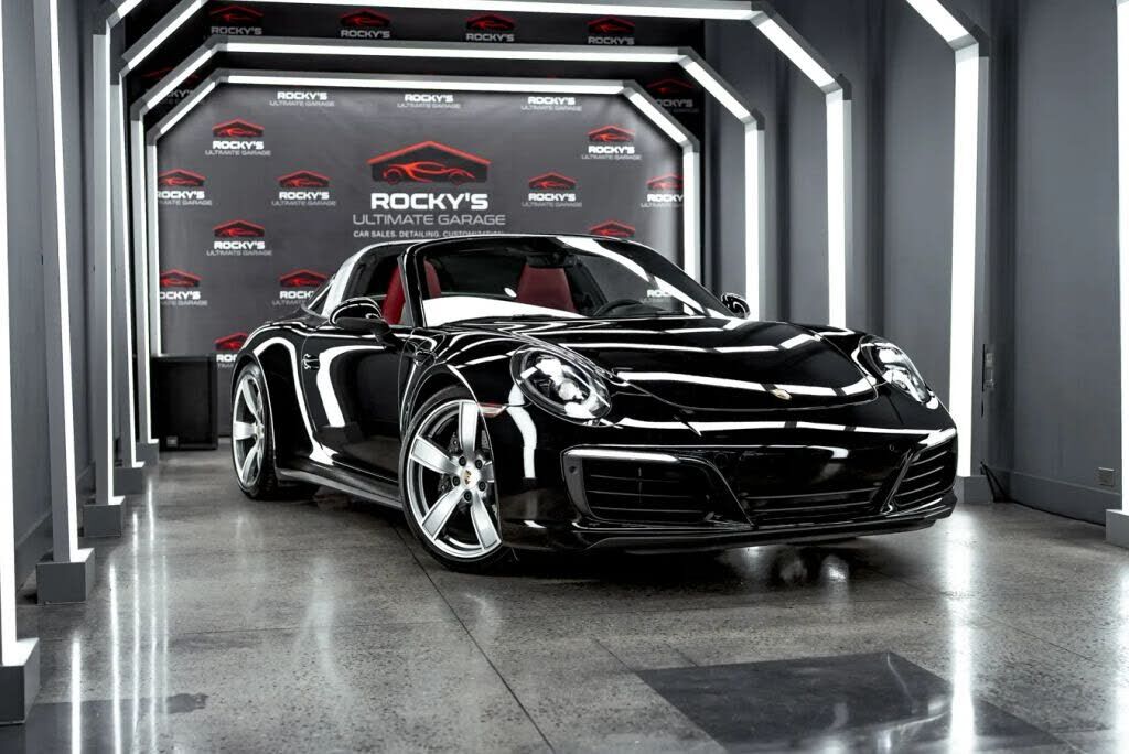 2019 PORSCHE 911