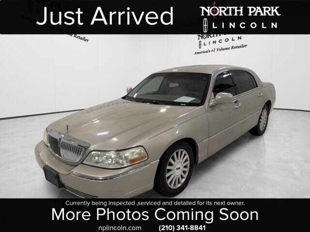 2004 LINCOLN Town Car