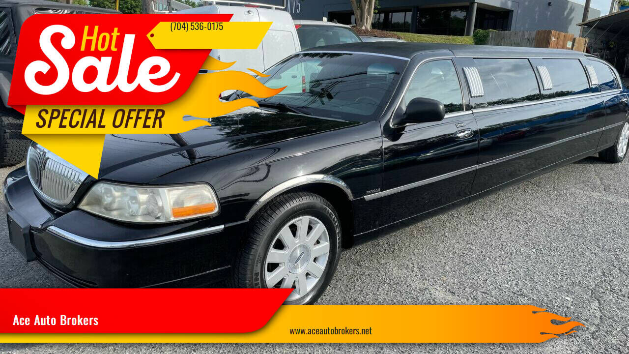 2005 LINCOLN Town Car