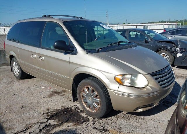 2005 CHRYSLER Town and Country