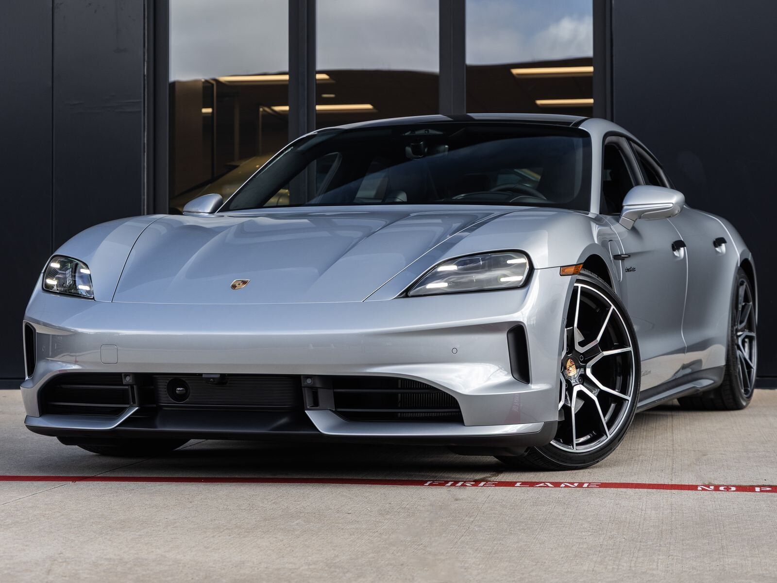 2026 PORSCHE Taycan