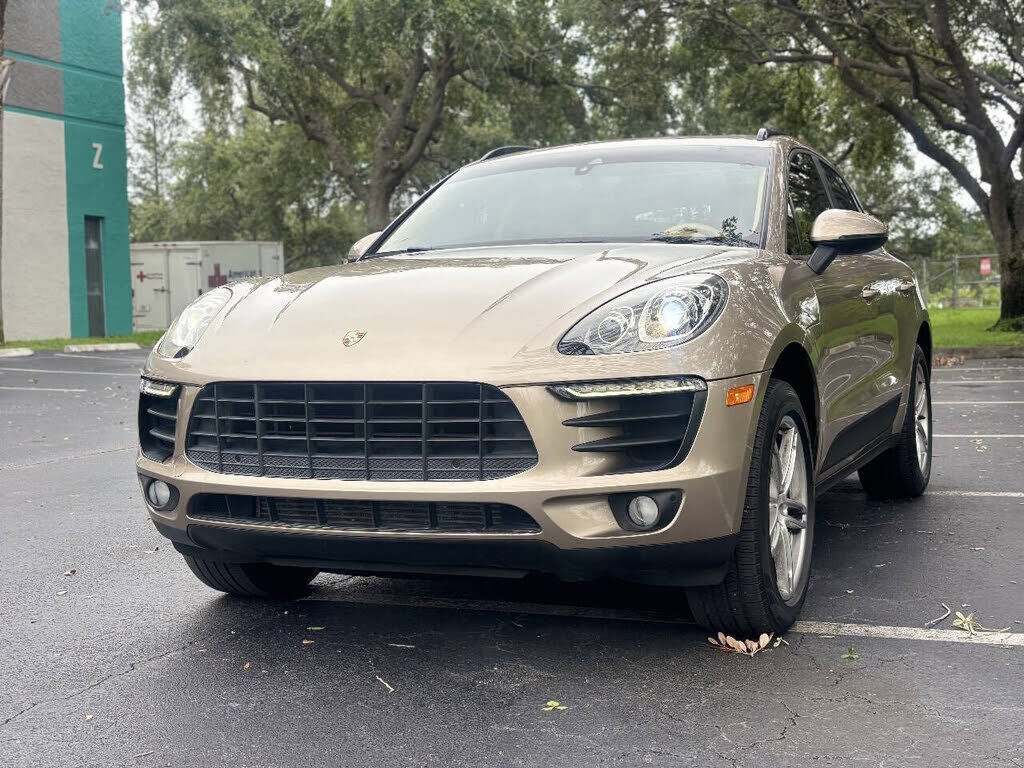 2017 PORSCHE Macan