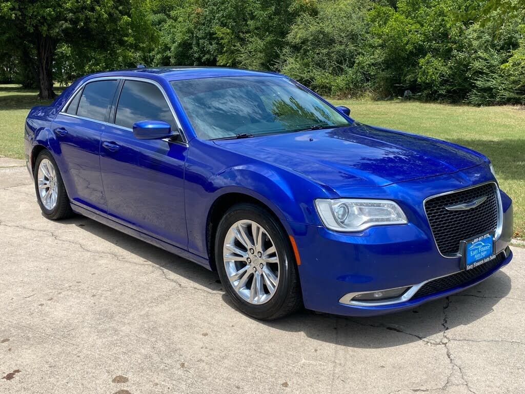 2019 CHRYSLER 300