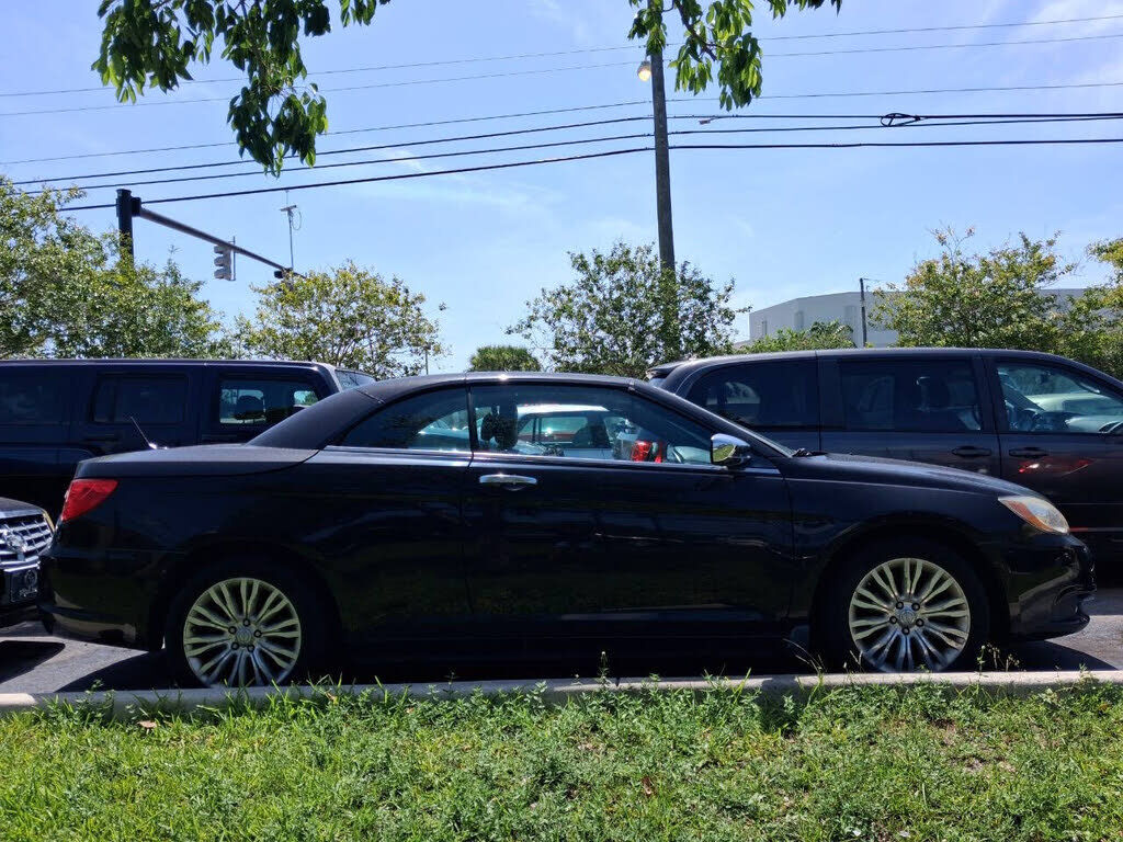 2013 CHRYSLER 200