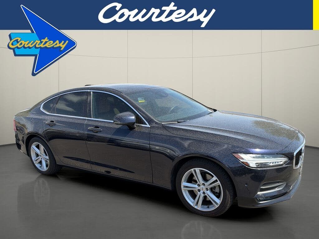 2017 VOLVO S90