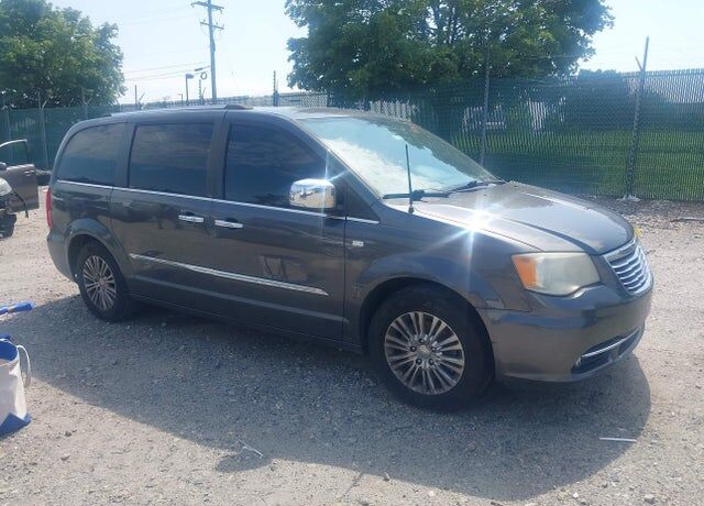 2014 CHRYSLER Town and Country
