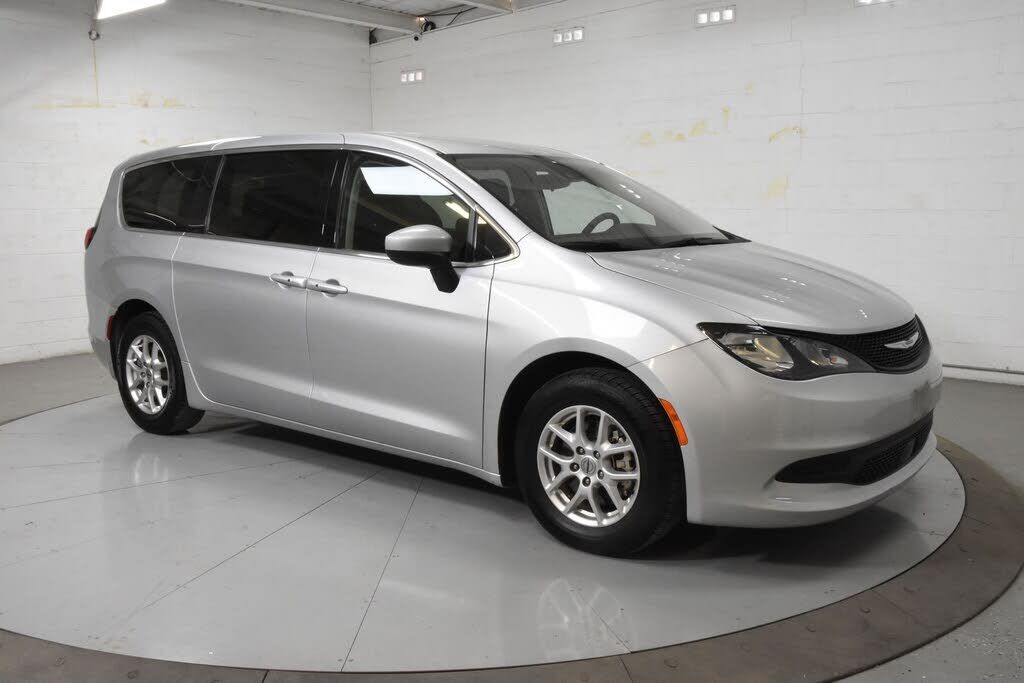 2023 CHRYSLER Voyager
