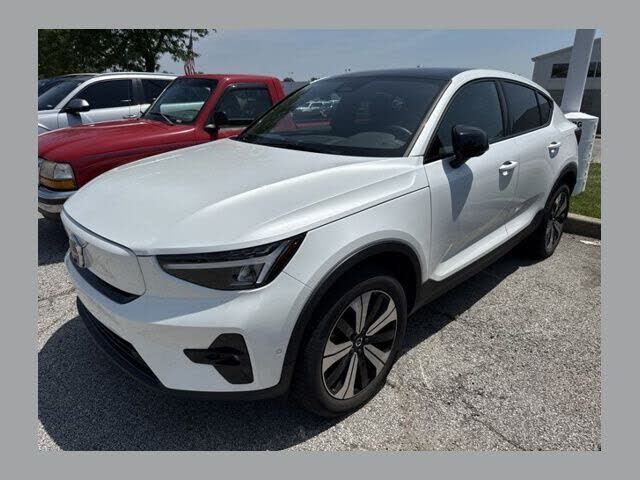 2023 VOLVO C40