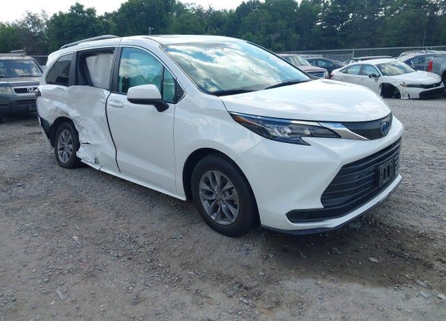 2025 TOYOTA Sienna