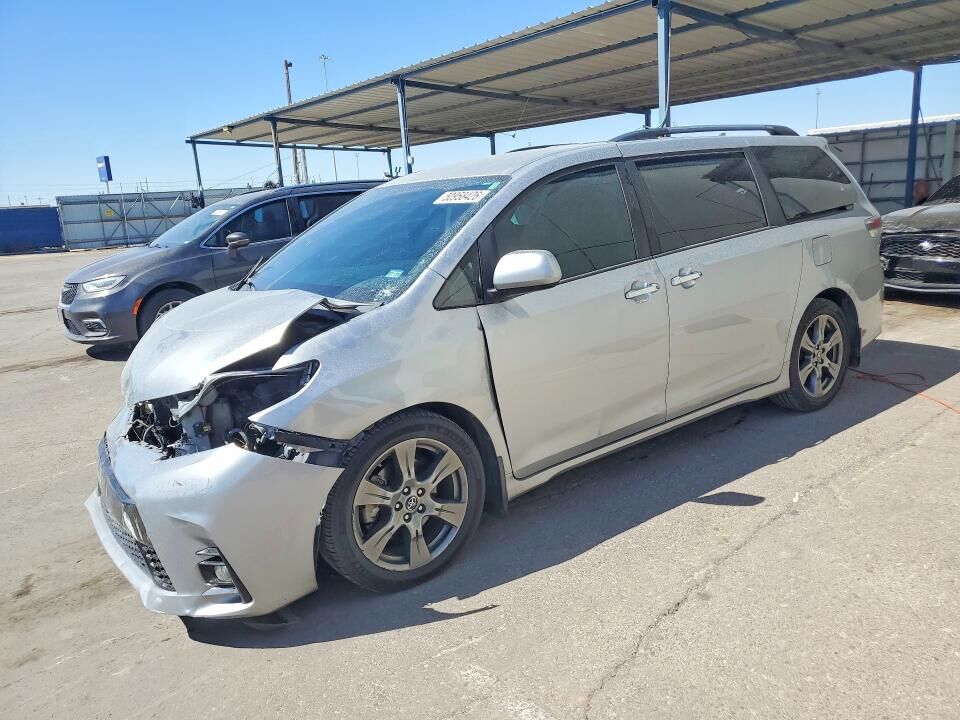 2018 TOYOTA Sienna