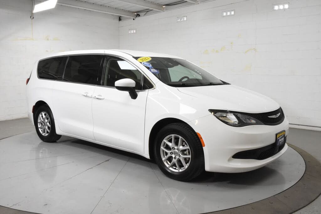 2023 CHRYSLER Voyager