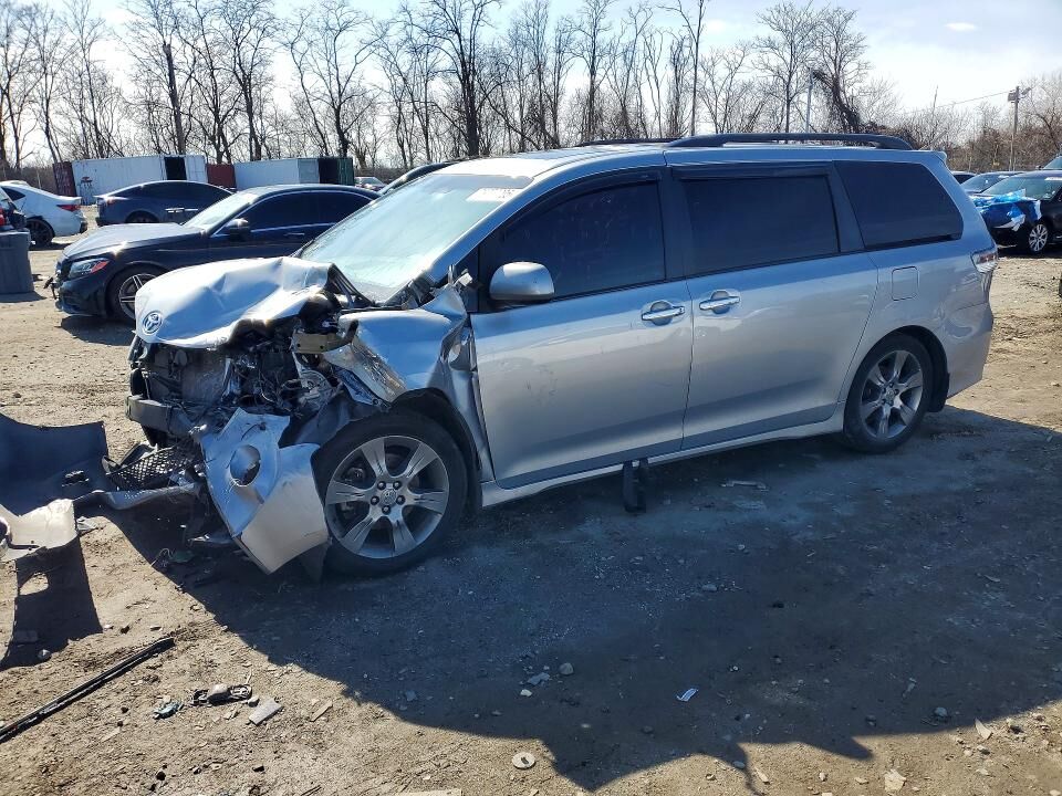 2015 TOYOTA Sienna