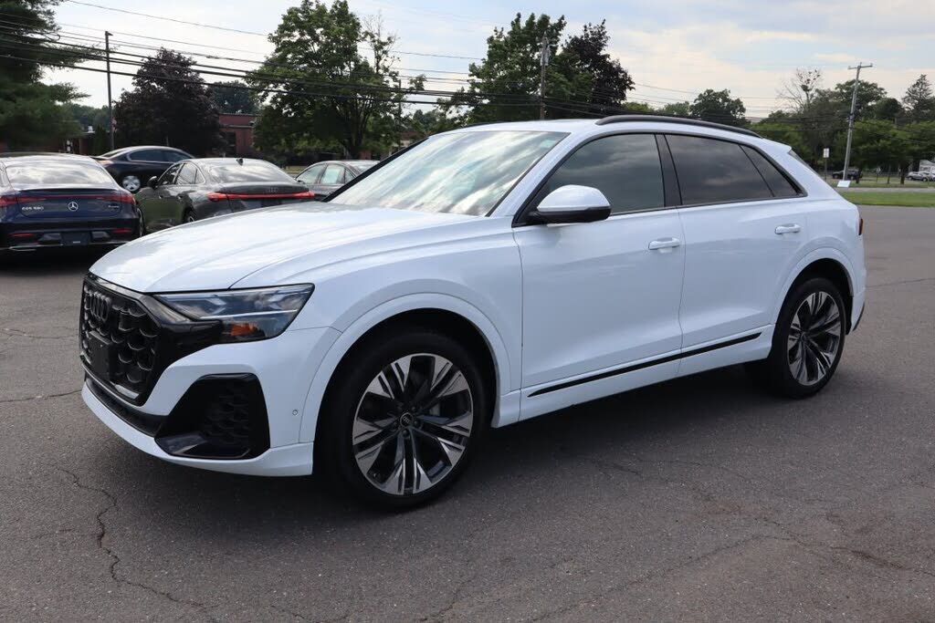 2024 AUDI Q8