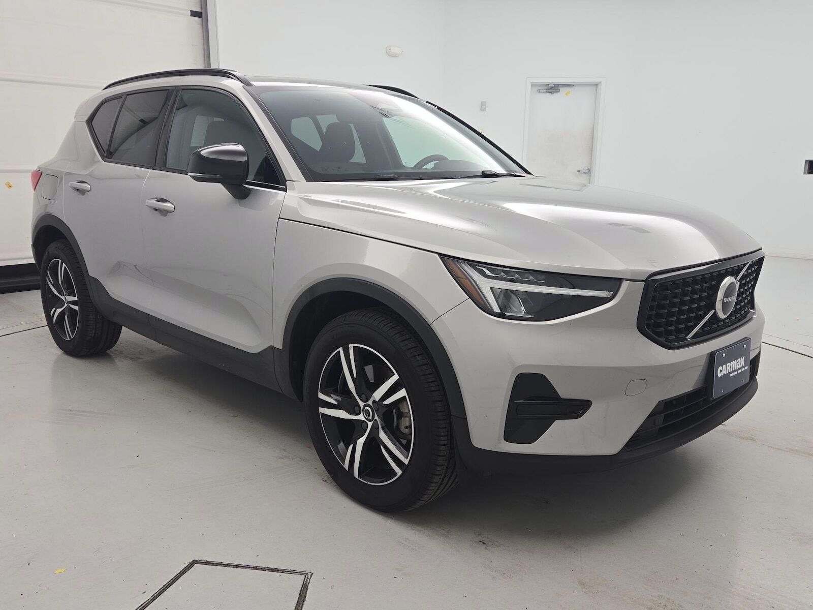 2024 VOLVO XC40