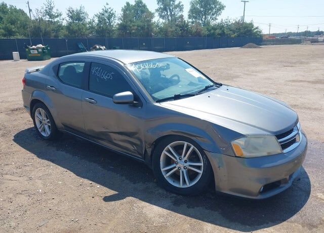 2013 DODGE Avenger