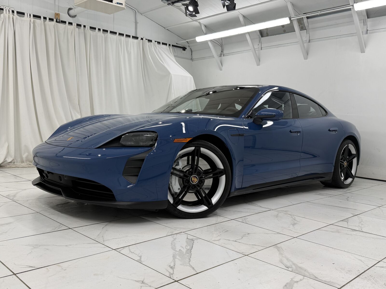 2023 PORSCHE Taycan