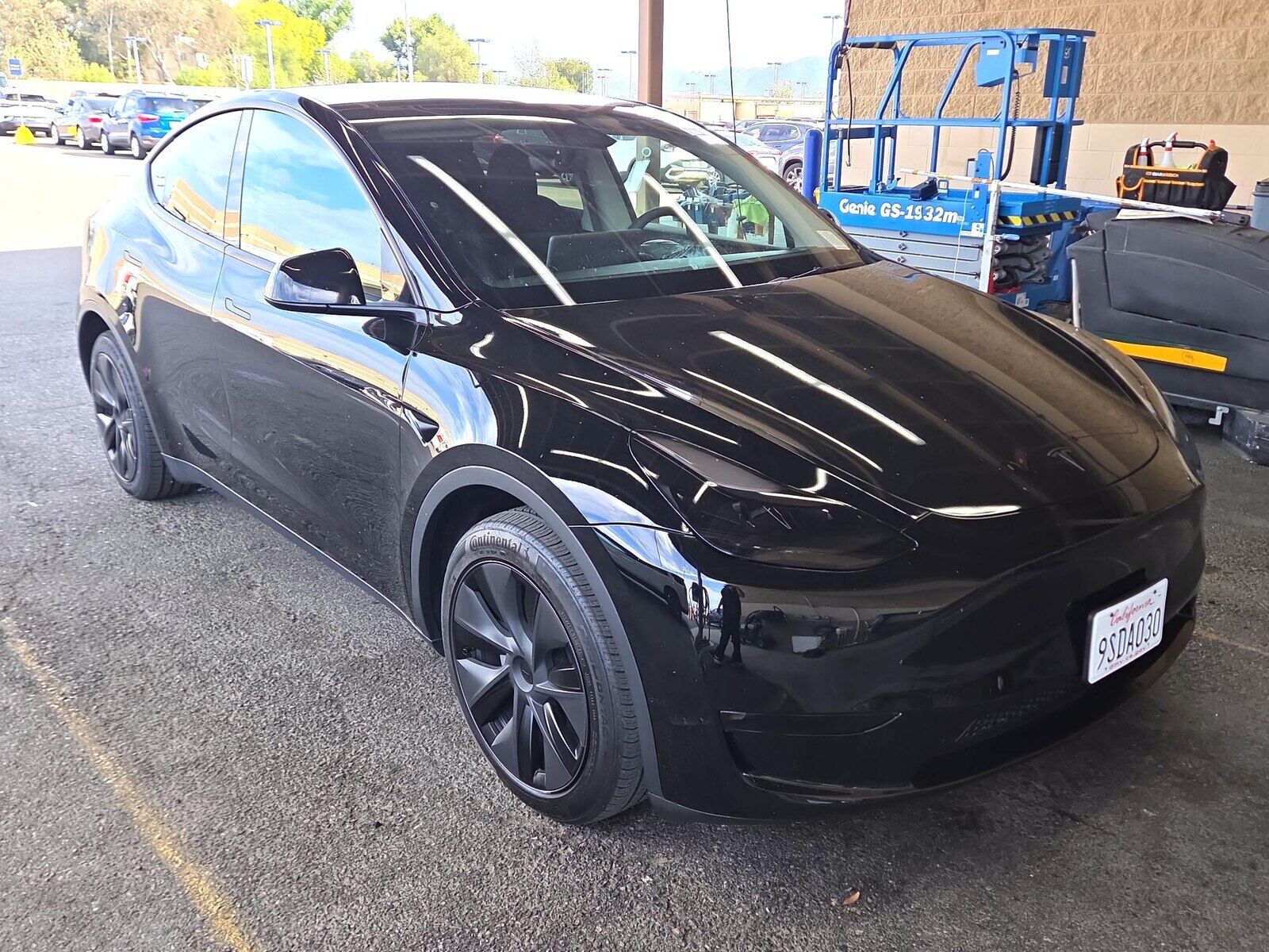 2025 TESLA Model Y