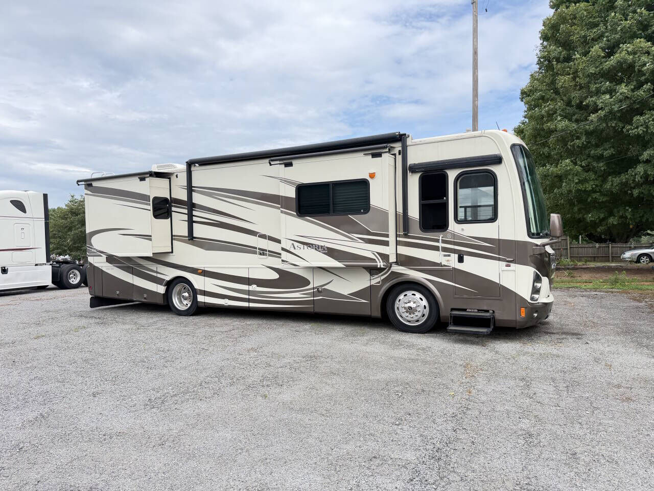 2008 FREIGHTLINER XC Raised Rail Rear Engine Motor Home Chassis