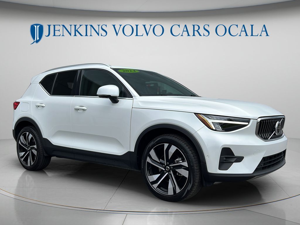 2024 VOLVO XC40