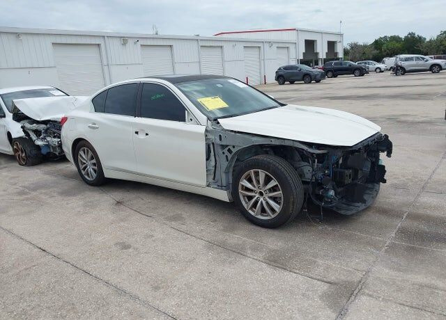 2016 INFINITI Q50
