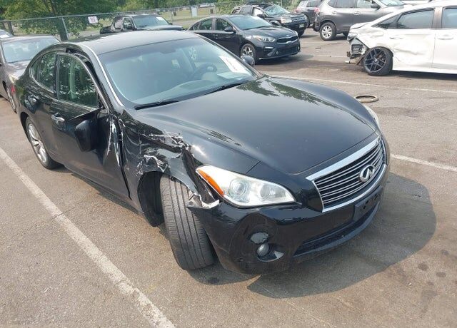 2012 INFINITI M56