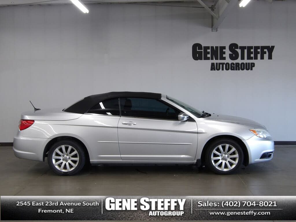 2011 CHRYSLER 200