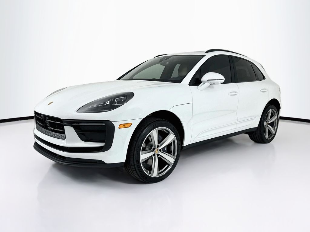 2026 PORSCHE Macan