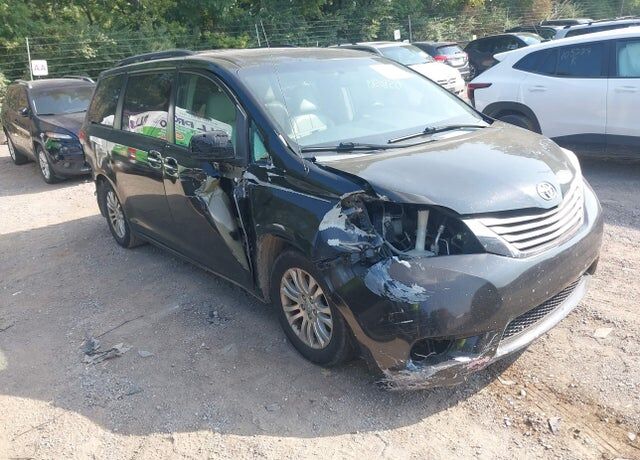 2012 TOYOTA Sienna