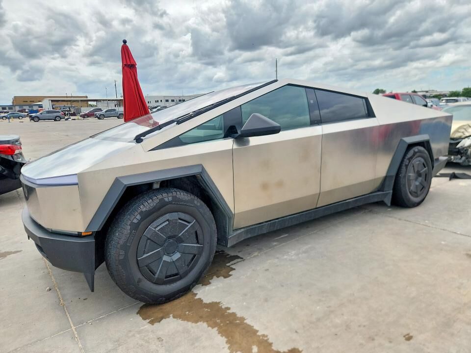 2024 TESLA Cybertruck