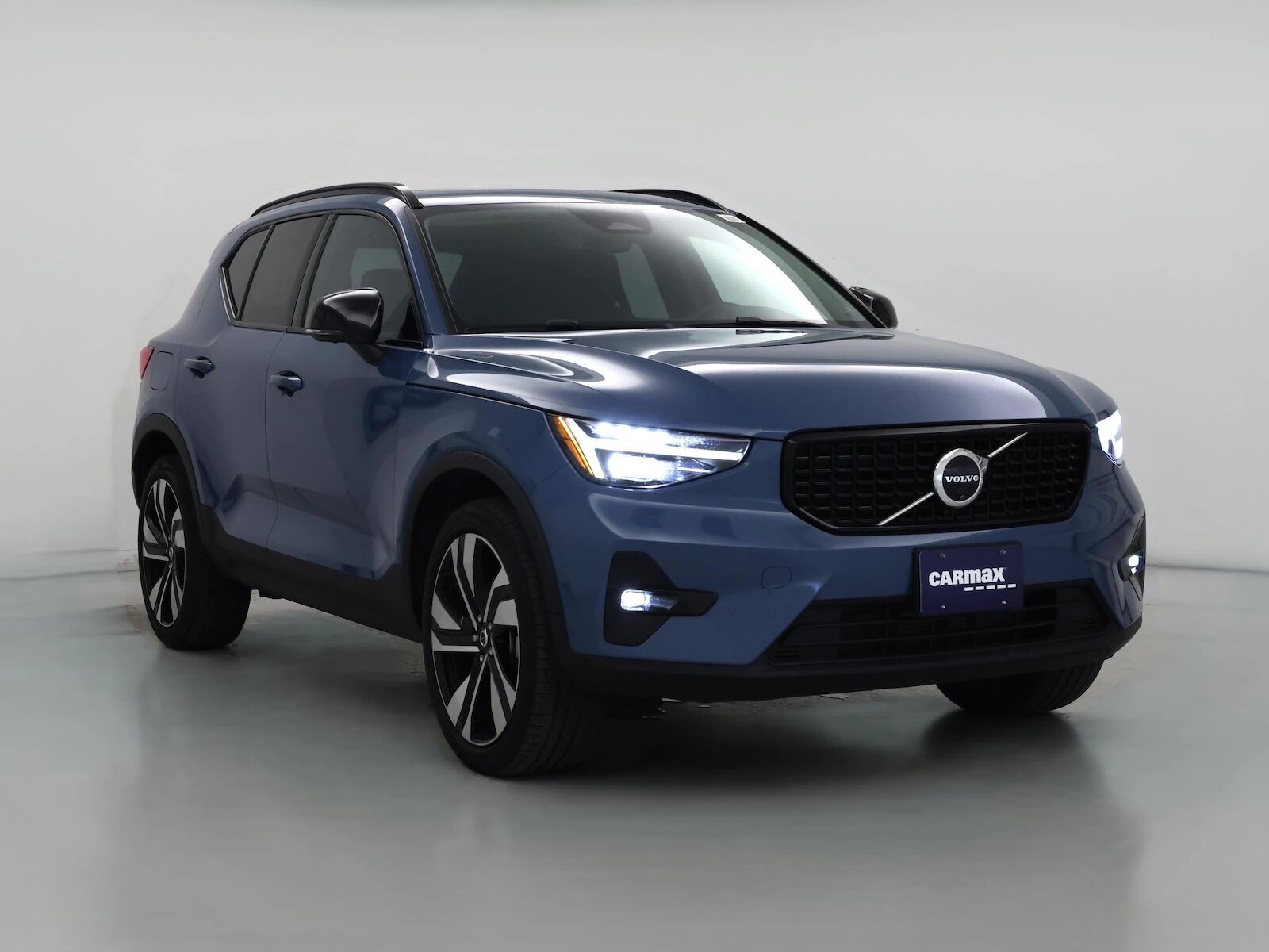 2024 VOLVO XC40