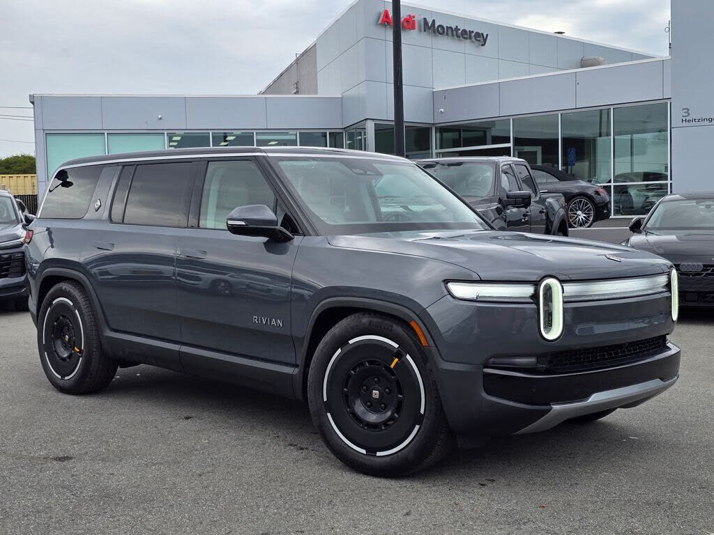 2025 RIVIAN R1S