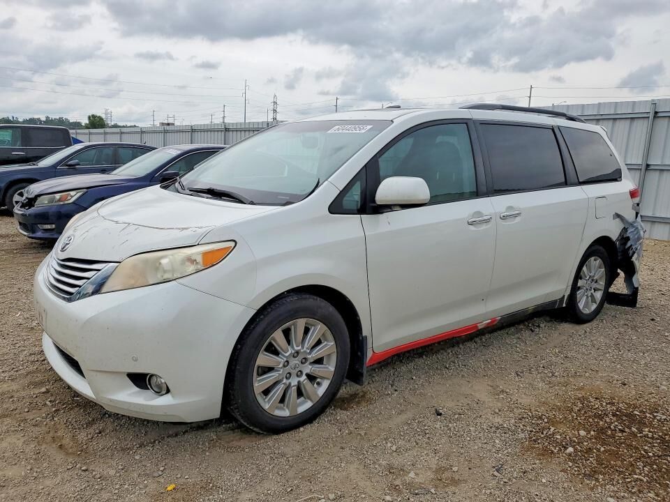 2011 TOYOTA Sienna