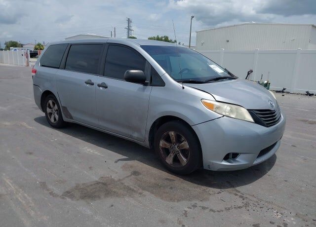 2014 TOYOTA Sienna