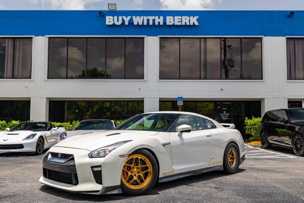 2017 NISSAN GT-R
