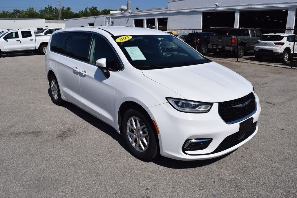 2023 CHRYSLER Pacifica