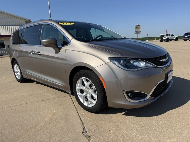 2017 CHRYSLER Pacifica
