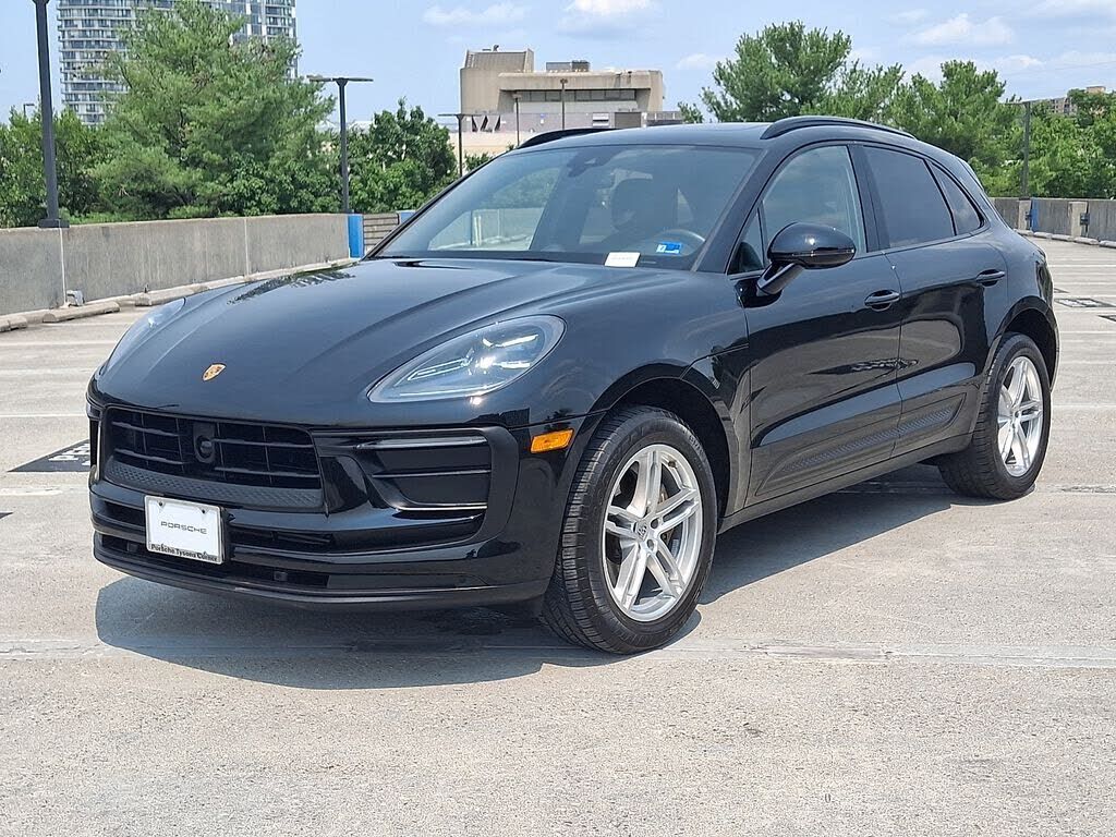 2023 PORSCHE Macan