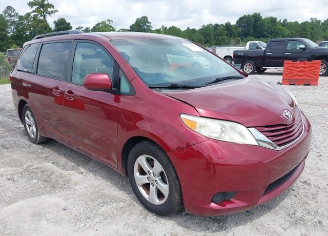 2016 TOYOTA Sienna