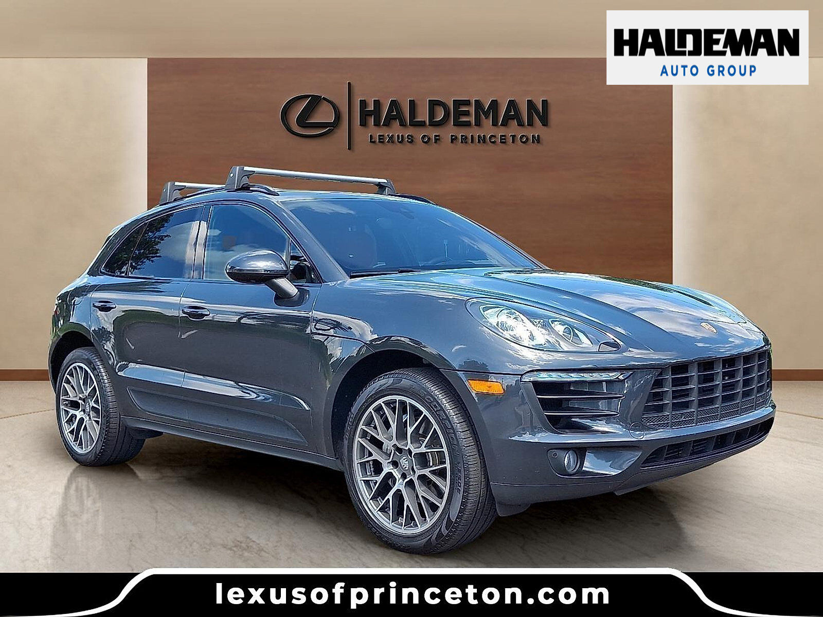 2018 PORSCHE Macan