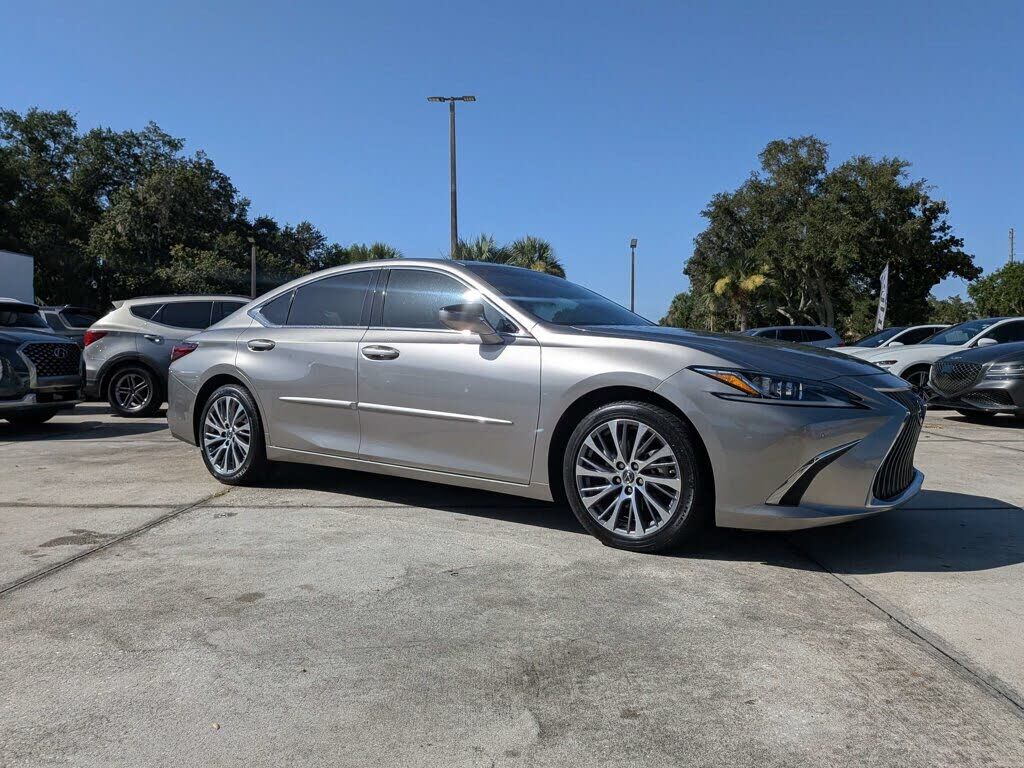 2019 LEXUS ES